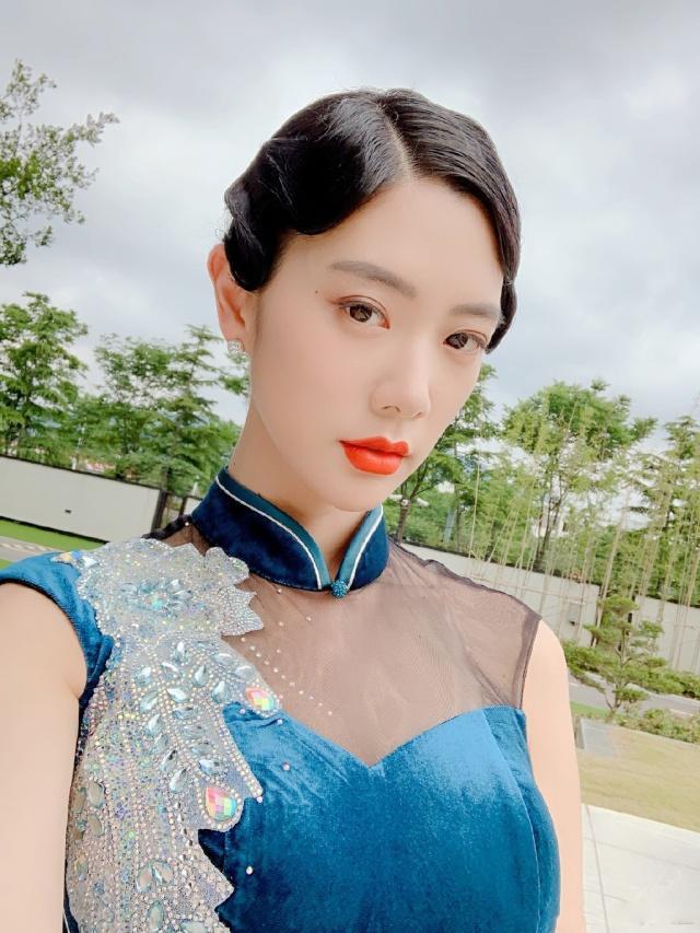 222间房主播跳舞 霓虹私房